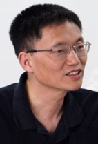 Yi